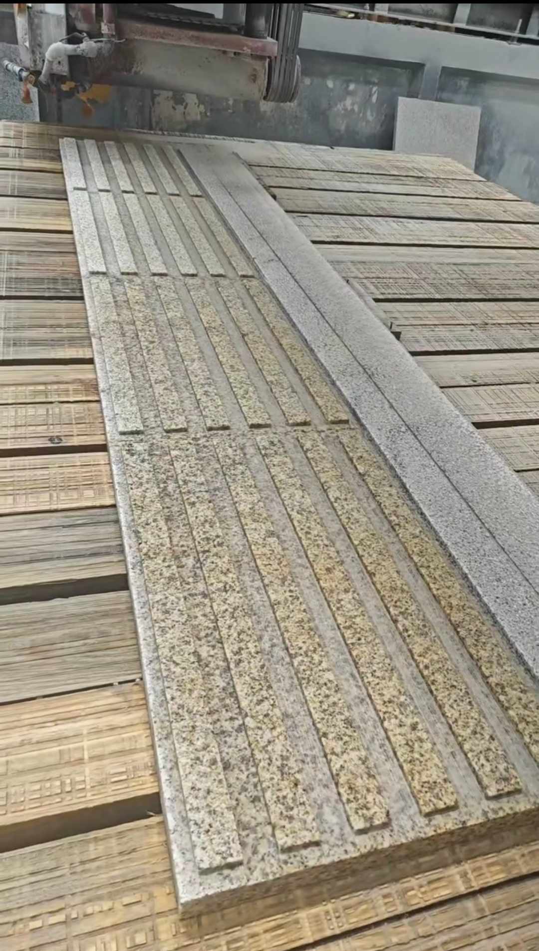 抚顺黄金麻盲道石 盲条