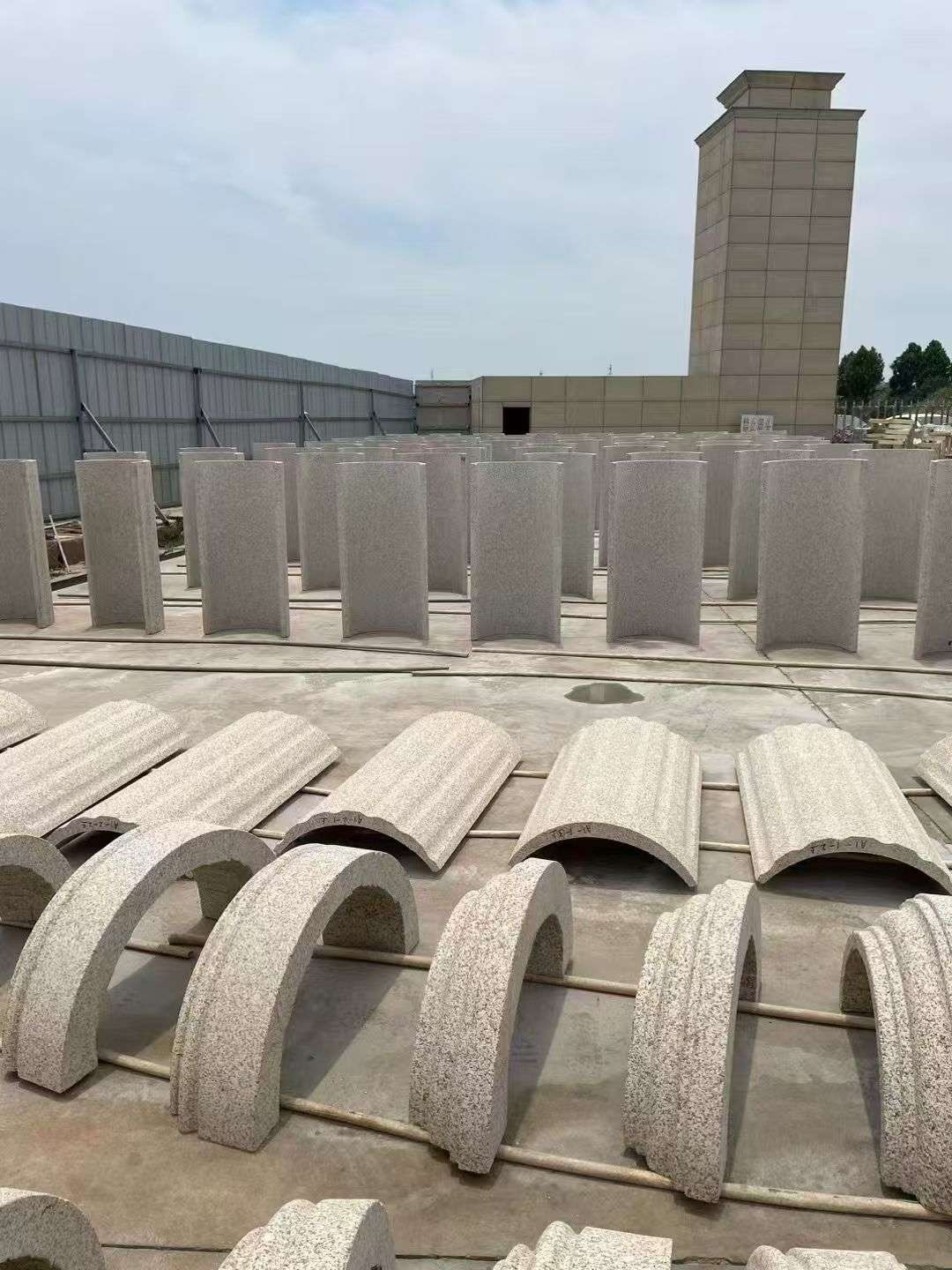 抚顺黄金麻别墅柱皮 异形 线条定制